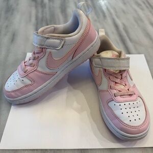Nike Kids Sneakers in Pink and White